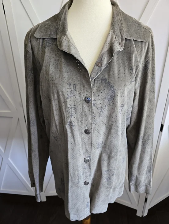 Chico’s Vintage Long-Sleeve Asian Calligraphy Print Suede Leather Shirt-Jacket - Picture 4 of 10